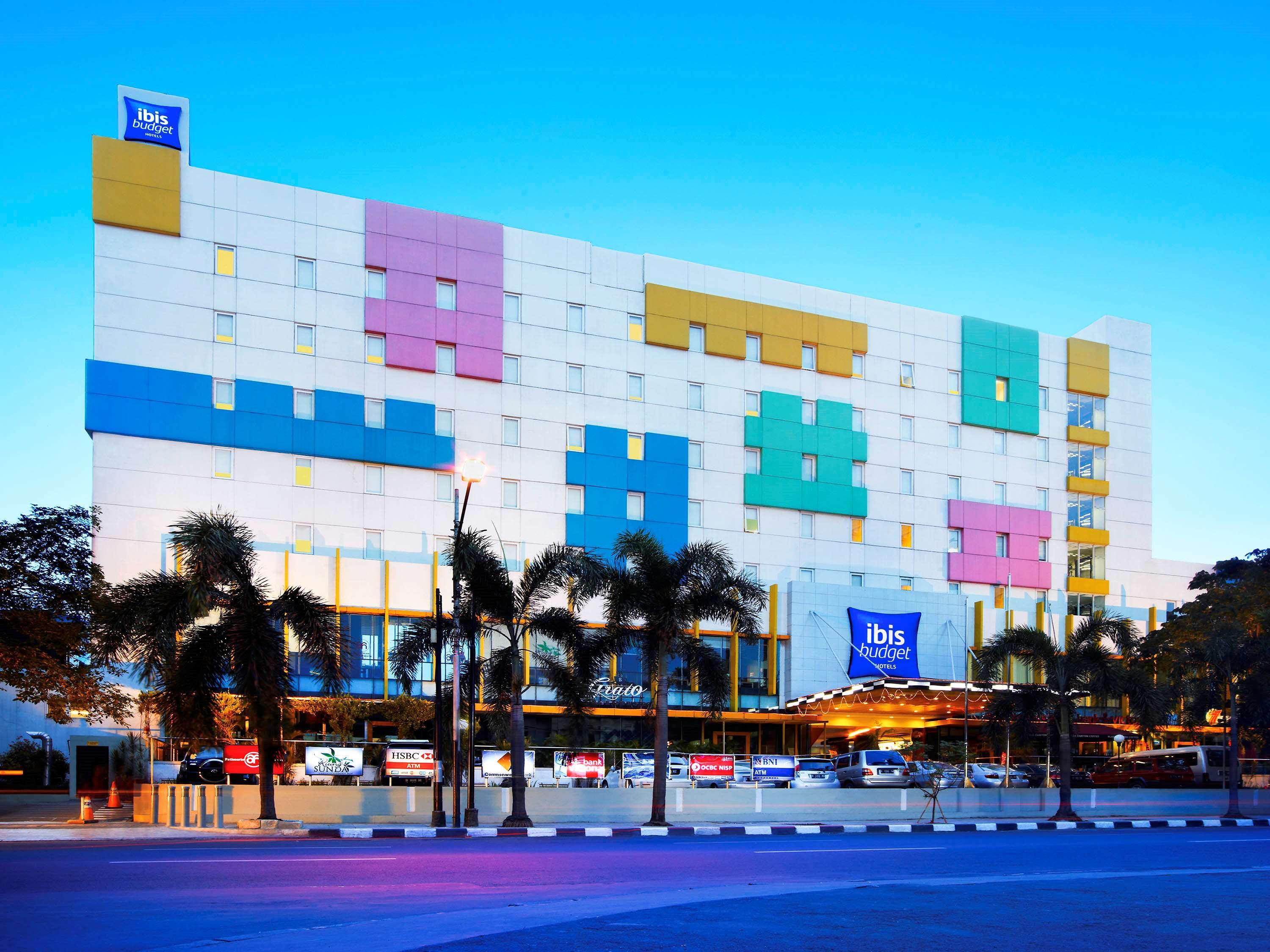 Ibis Budget Jakarta Cikini Exterior foto